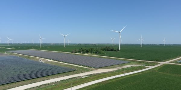 MidAmerican Energy solar and wind farm