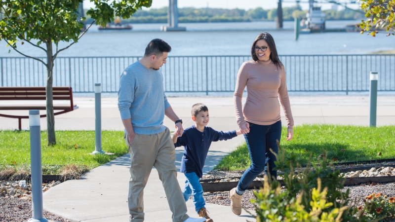 Jetty Park walking along the Mississippi River