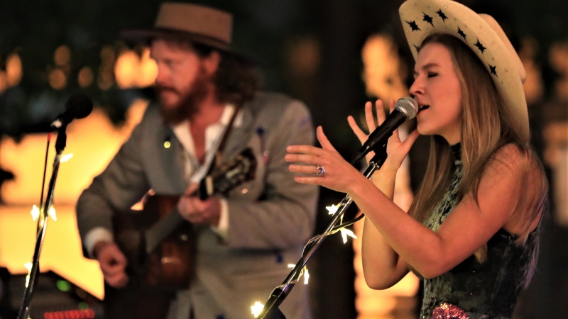 Live Music Female vocalist - Quad Cities